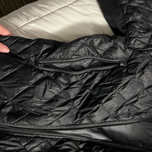 Like new Lululemon lightweight down reversible black/grey jacket - Picture 6 of 6